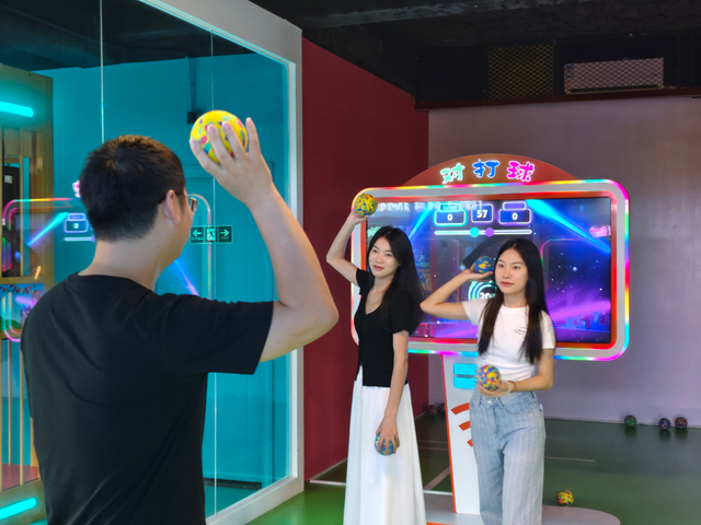Interactive Balls Duel